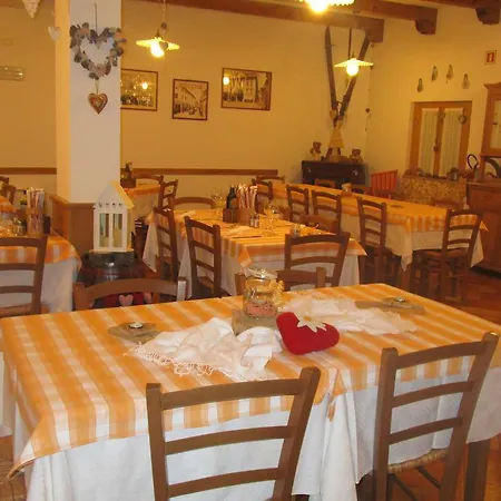 Отель Al Castello 2*